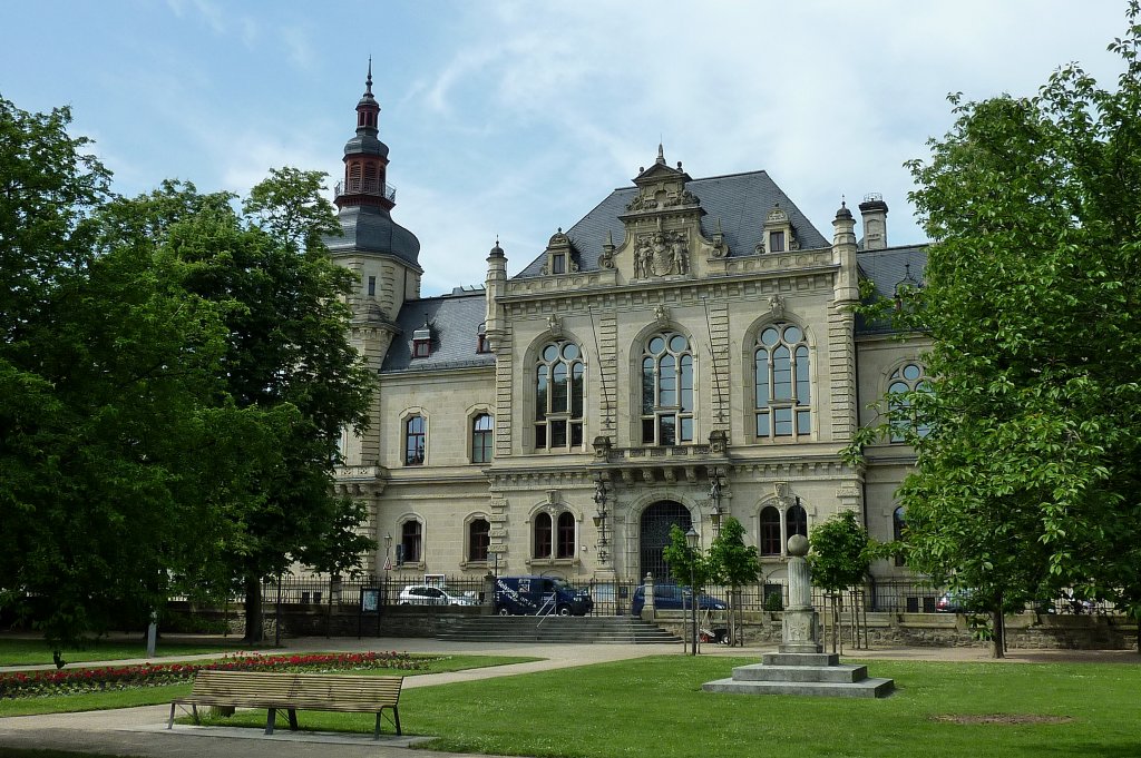 Merseburg, Blick vom Schlogarten auf das Stndehaus von 1892, ehemaliges Parlamentsgebude, Mai 2012