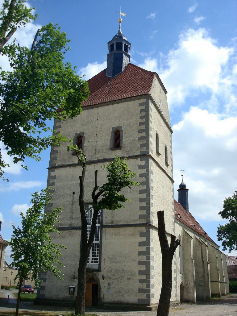 Mhlberg an der Elbe,
die Frauenkirche mit dem markanten Westquerturm stammt aus den Jahren 1487-1525,
Juni 2010