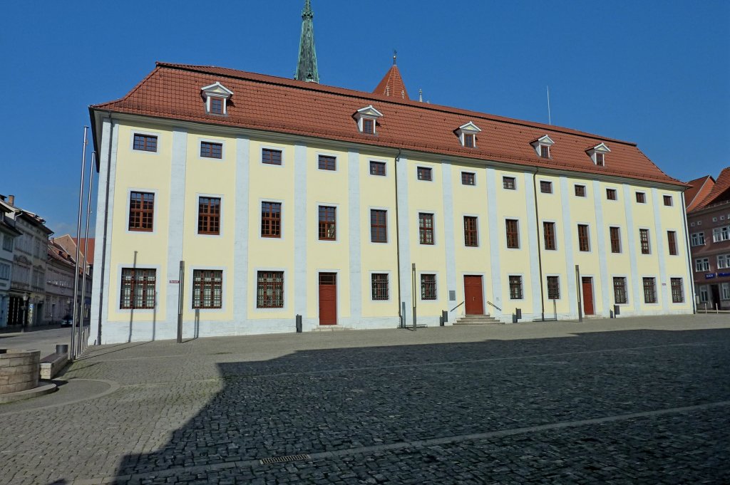 Mhlhausen, die  Brotlaube  am Obermarkt von 1713-23 erbaut, war einst der Sitz der Bckerzunft, heute Verwaltungs-und Bronutzung, Mai 2012