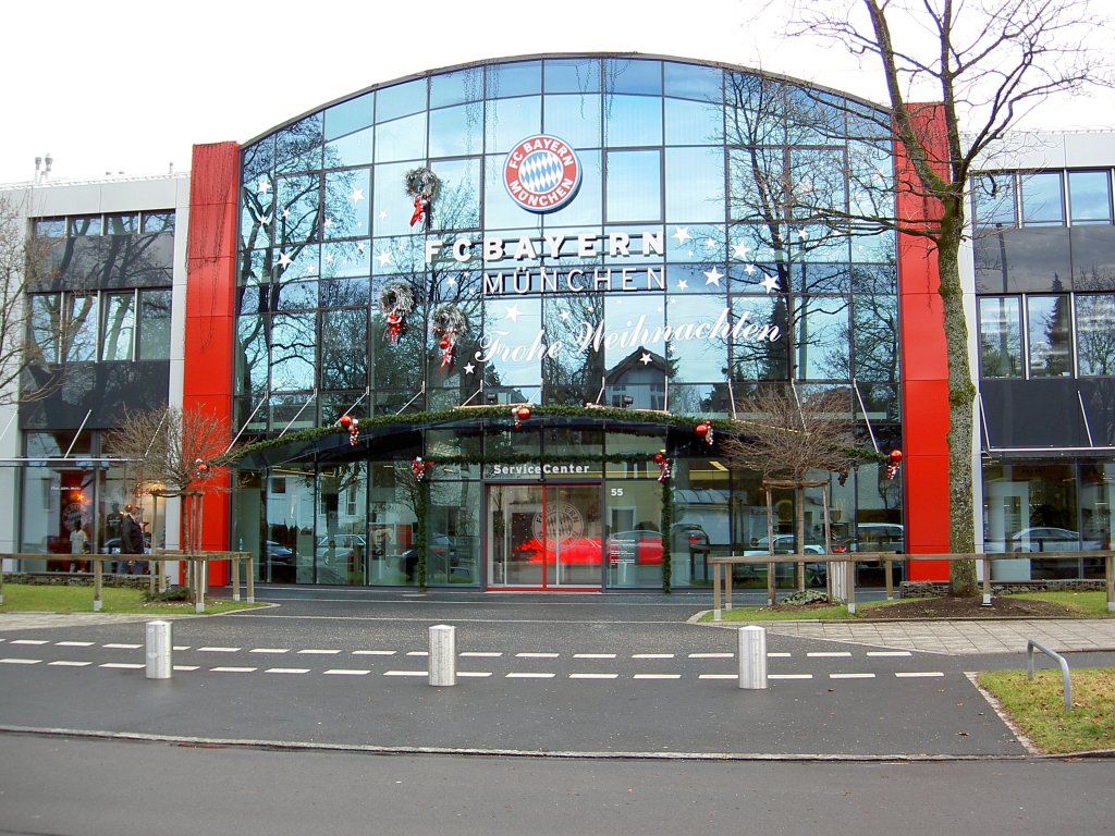 Mnchen, neues Servicecenter des FC Bayern Mnchen in der Sbener Str. (13.12.11)