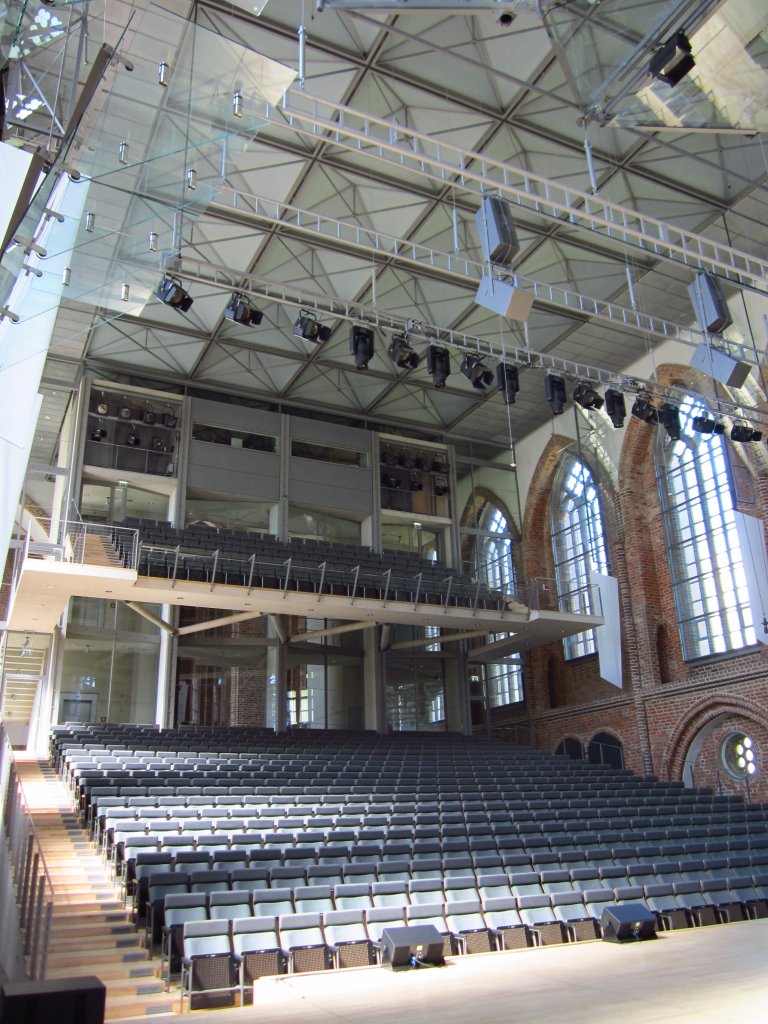 Neubrandenburg, St. Marien Kirche, seit 2001 Konzerthalle mit 850 Pltzen (24.05.2012) 