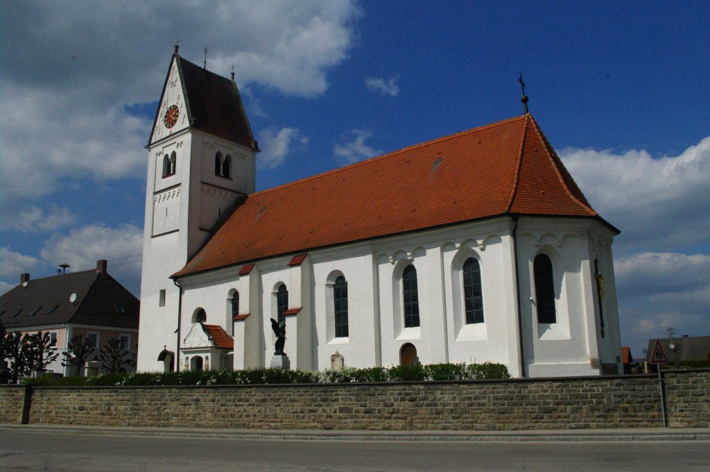 Niederrieden, gotische St. Georg Kirche, erbaut im 15. Jahrhundert, 
Landkreis Unterallgu (16.04.2011)