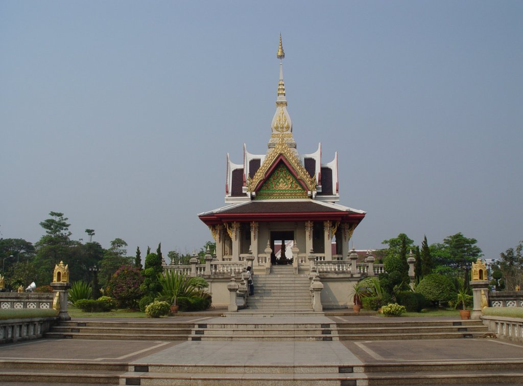 Nong Khai im Norden Thailands im Mrz 2010. Hier das kleine Heiligtum Sao Lak Mueang am Rande der Stadt, als Weihesttte fr die guten Geister, die die Stadt beschtzen