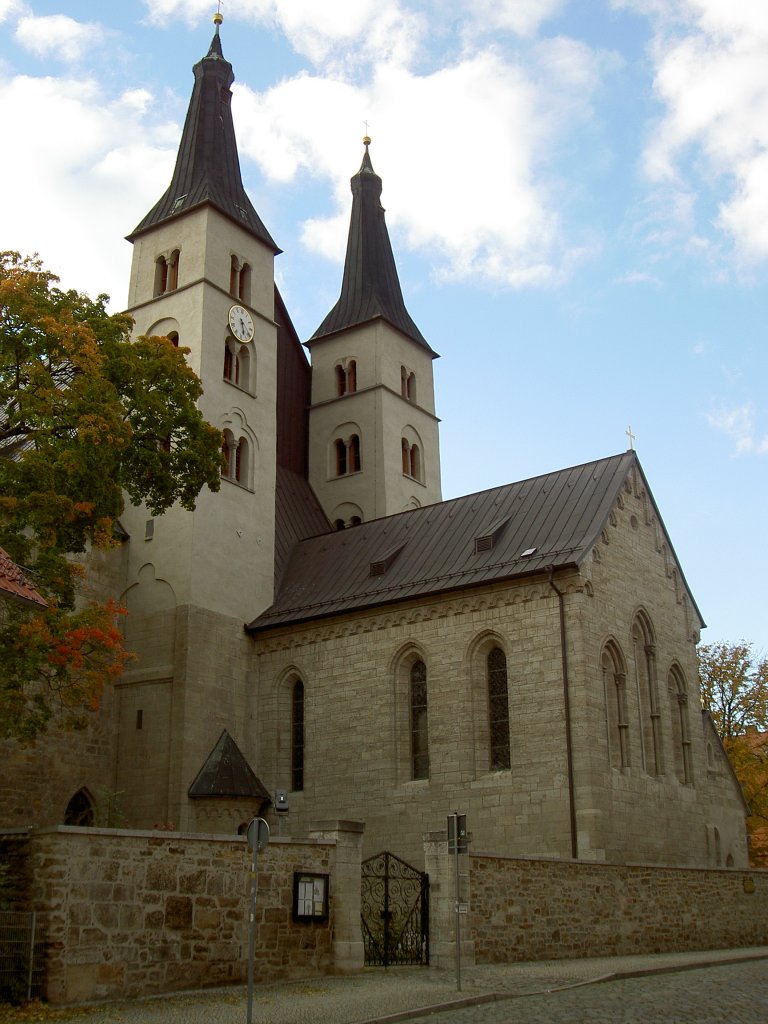 Nordhausen, Dom zum Hl. Kreuz, Trme und Chor, erbaut im 12. Jahrhundert (29.09.2012)