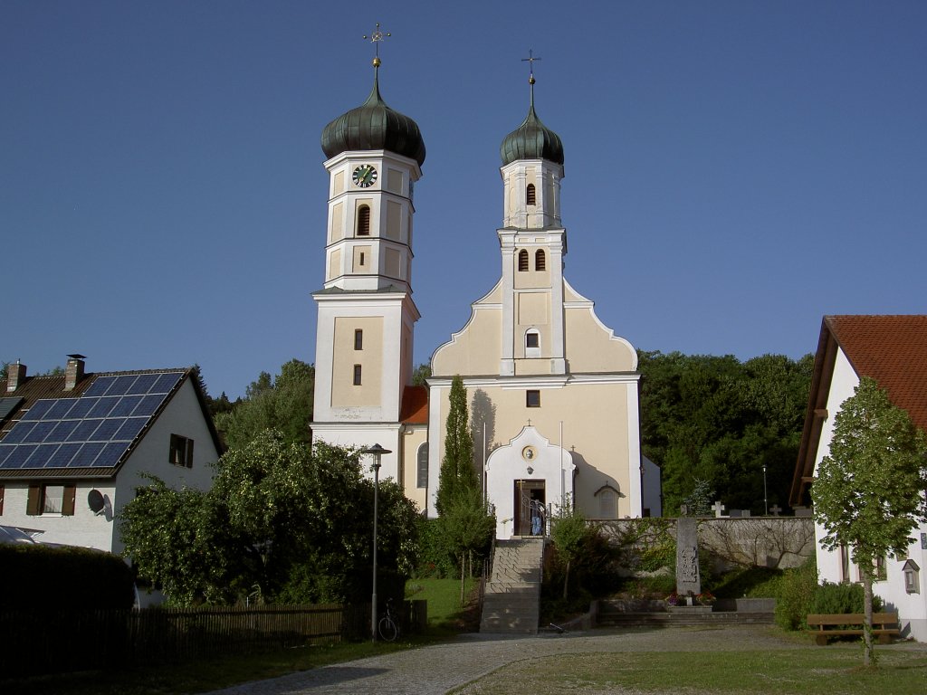 Obergessertshausen, Pfarrkirche St. Peter und Paul, erbaut von 1720 bis 1730, 
Chor erbaut 1775, Kirchturm von 1902, Kreis Gnzburg (18.07.2012)