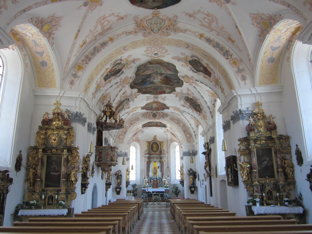 Oetz, Pfarrkirche St. Georg und St. Nikolaus, Rokokostuck und gotischer Altar (01.04.2013)