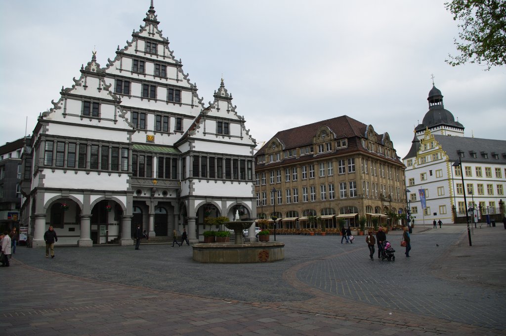 Paderborn, Rathaus am Rathausplatz, erbaut von 1613 bis 1620 im Stil der 
Weserrenaissance (10.05.2010)