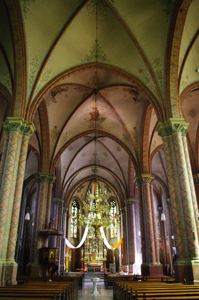 Papenburg, St. Antonius Kirche, erbaut 1873 bis 1877 im neugotischen Stil 
Kreis Emsland (25.05.2011)
