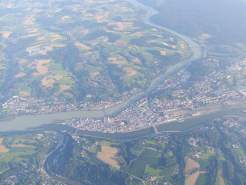Passau die Dreiflssestadt (Inn; Donau; Ilz) aus der Vogelperspektive, in ca.2800mtr. Hhe;110712