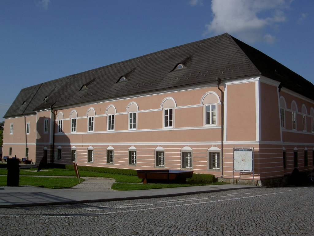 Peuerbach, Schloss, erbaut von 1625 bis 1635 durch Freiherr Wolf Siegmund von 
Herberstein, heute Bauernkriegsmuseum (05.05.2013)