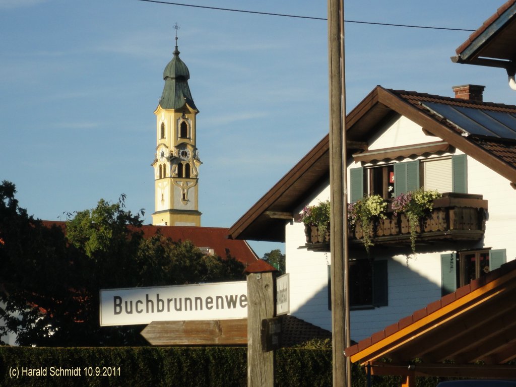 Pfronten mit dem Kirchturm der Pfarrgemeinde St. Nikolaus am 10.9.2011