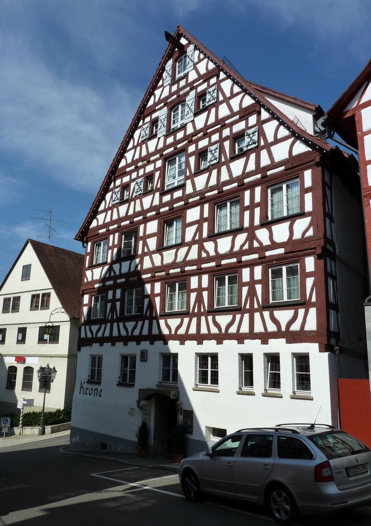 Pfullendorf, Hotel  Krone , der Fachwerkbau von 1721 beherbergt das lteste Wirtshaus im Ort, Aug.2012