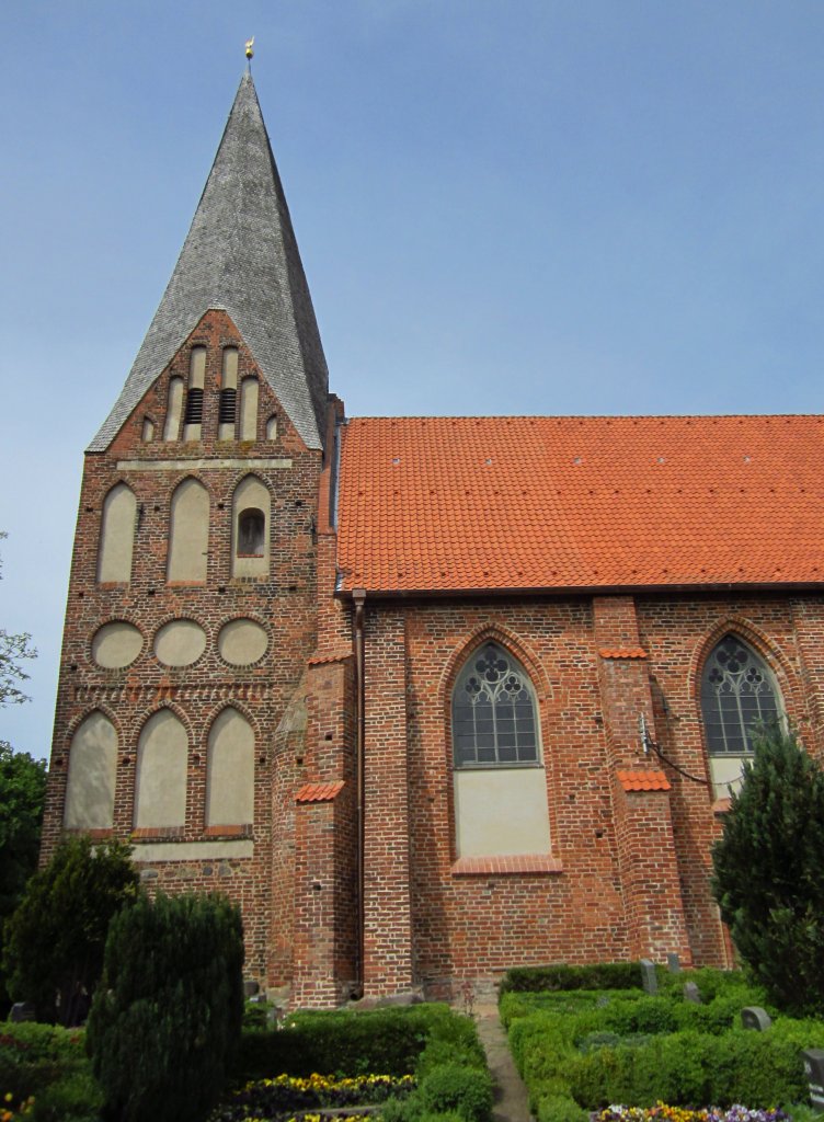 Poseritz, Backstein Dorfkirche St. Marien, erbaut von 1302 bis 1325 (21.05.2012)
