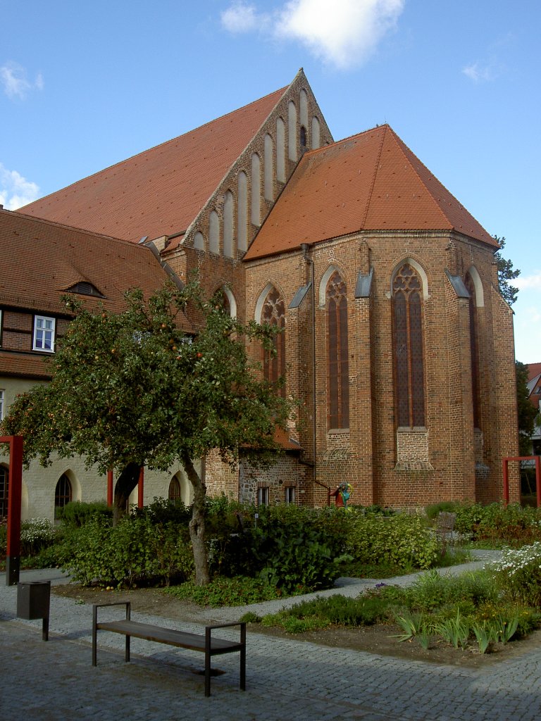 Prenzlau, Kirche des ehem. Dominikanerkloster Hl. Kreuz, erbaut von 1275 bis 1343 
(19.09.2012)