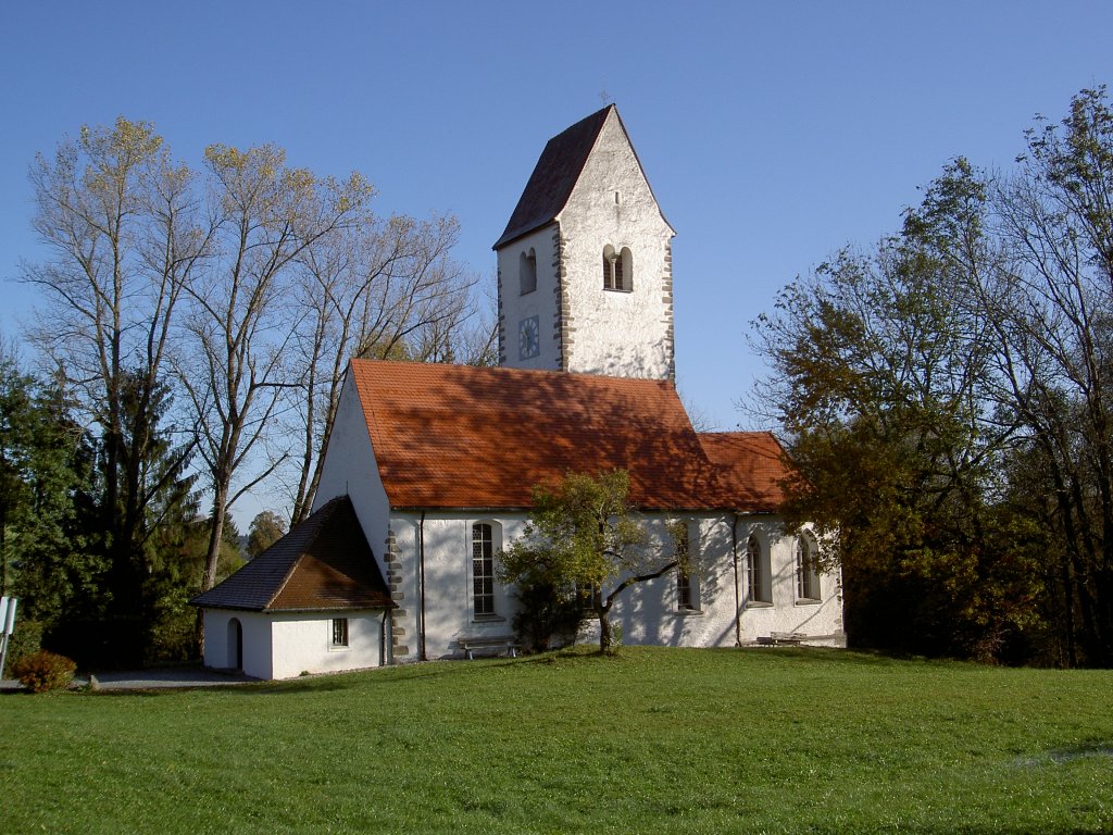 Rauns bei Waltenhofen, St. Cosmas und Damian Kirche, erbaut 1250 von den 
Herren von Rauns, 1548 vom Stift Kempten erworben, seit 1936 Eigentum der 
Gemeinde, Kreis Oberallgu (23.10.2011)