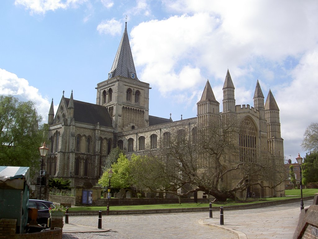 Rochester, Kathedrale, erbaut im 12. Jahrhundert, Westfassade mit Portal (25.05.2013)