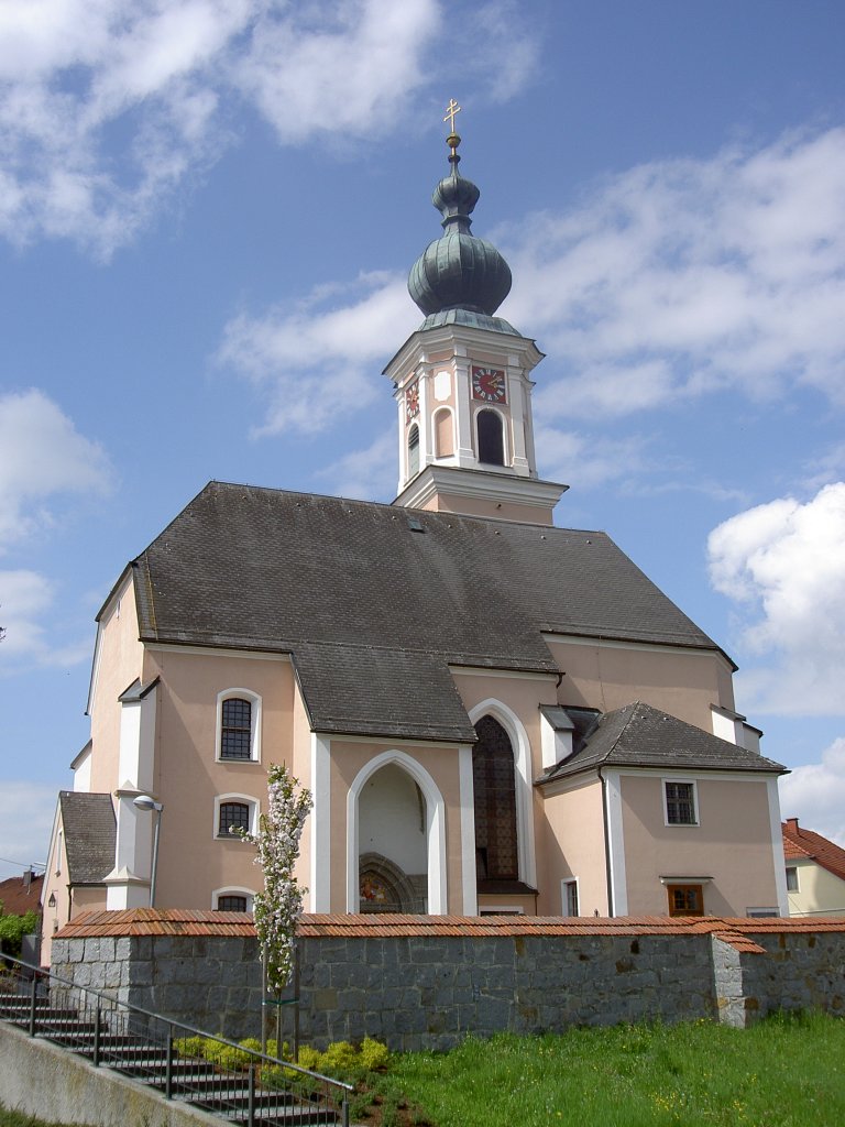 Rottenbach, St. Petrus Kirche, sptgotischer Bau mit Netzrippengewlbe, Bezirk 
Grieskirchen (05.05.2013)