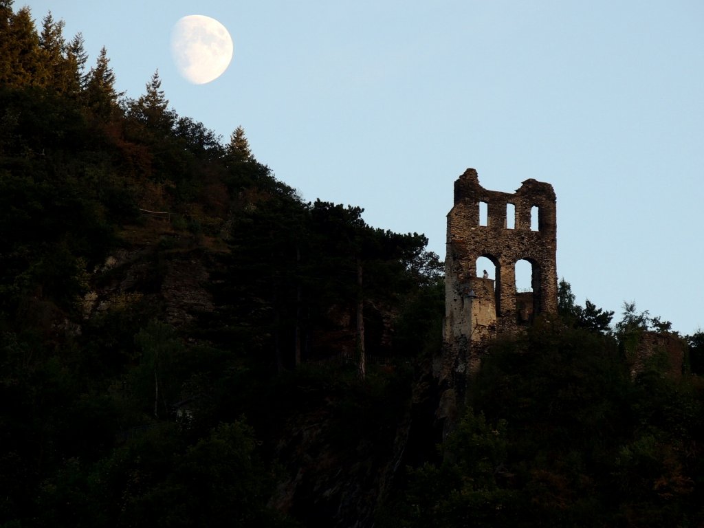 Ruine-Grevenburg liegt ber der Stadt Traben-Trarbach, und wurde 1350 von Graf Johann III. von Sponheim errichtet, im spanischen Erbfolgekrieg 1701-1714 von den Franzosen erobert,sowie 1734 von diesen gesprengt; 120827