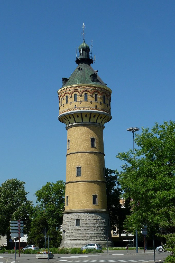 Schlettstadt im Elsa, der 50m hohe wilhelminische Wasserturm von 1906, Mai 2011