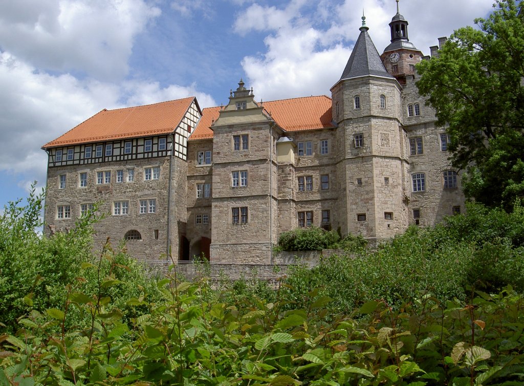 Schleusingen, Schloss Bertholdsburg, erbaut von 1226 bis 1232 durch den Grafen 
von Henneberg, unter Wilhelm VI. um 1500 Umbau in ein Renaissanceschloss (10.06.2012)