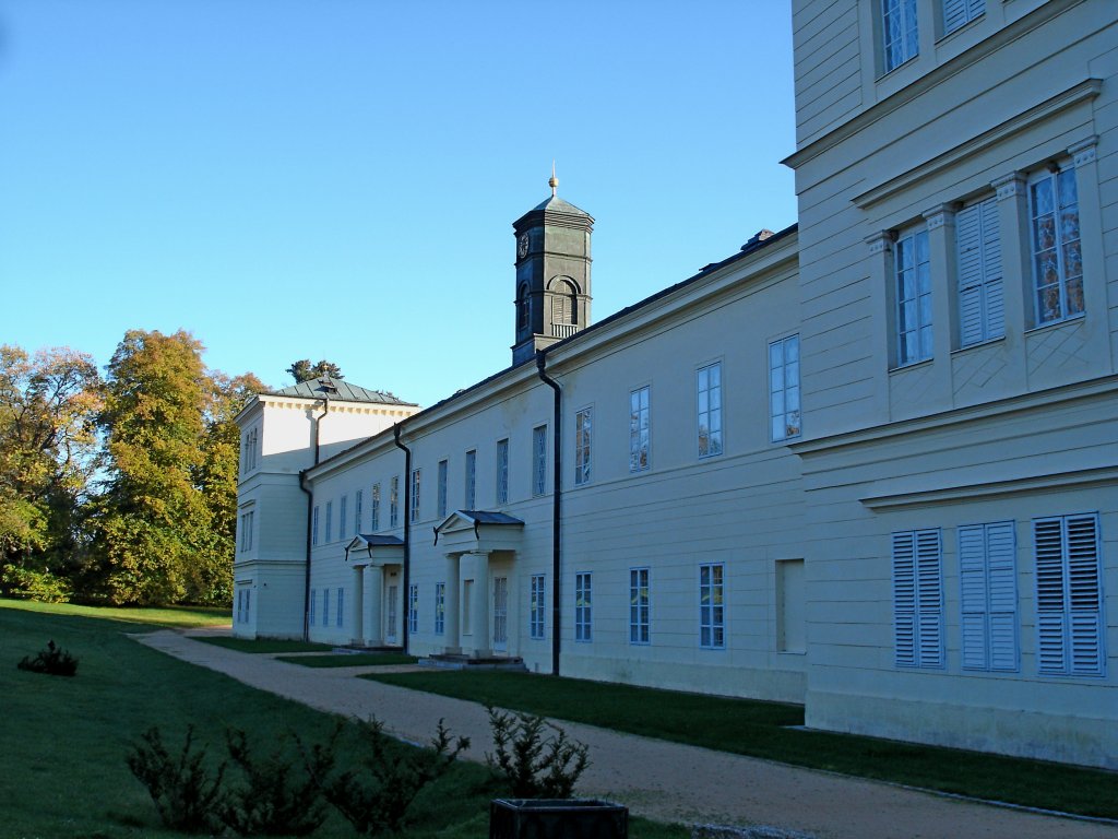 Schlo Knigswart im Egerland, ist seit 2000 zugnglich fr Besucher, gehrt seit 2008 zum Europischen Kulturerbe und besitzt eine wertvolle Bibliothek, April 2007