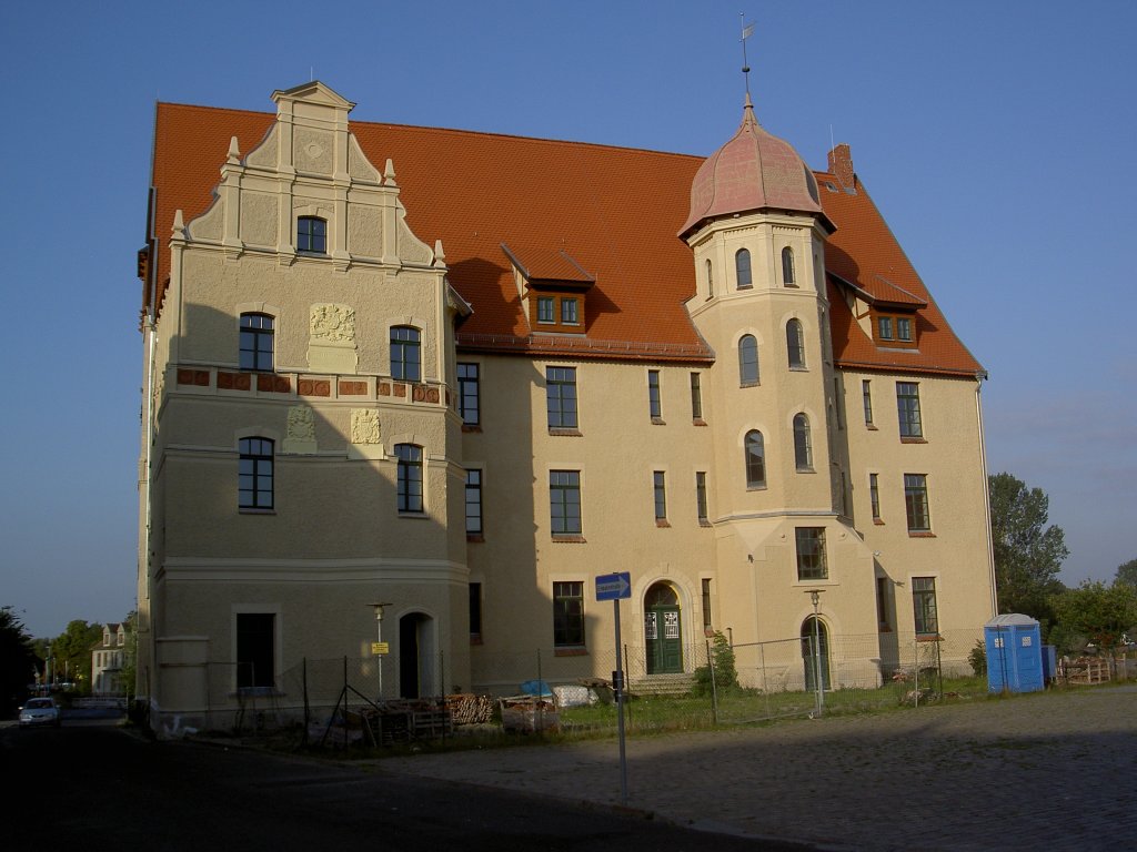 Schloss von Btzow, erbaut Mitte des 16. Jahrhunderts, heutige Form nach Restaurierung von 1910 bis 1911, Kreis Rostock (17.09.2012)