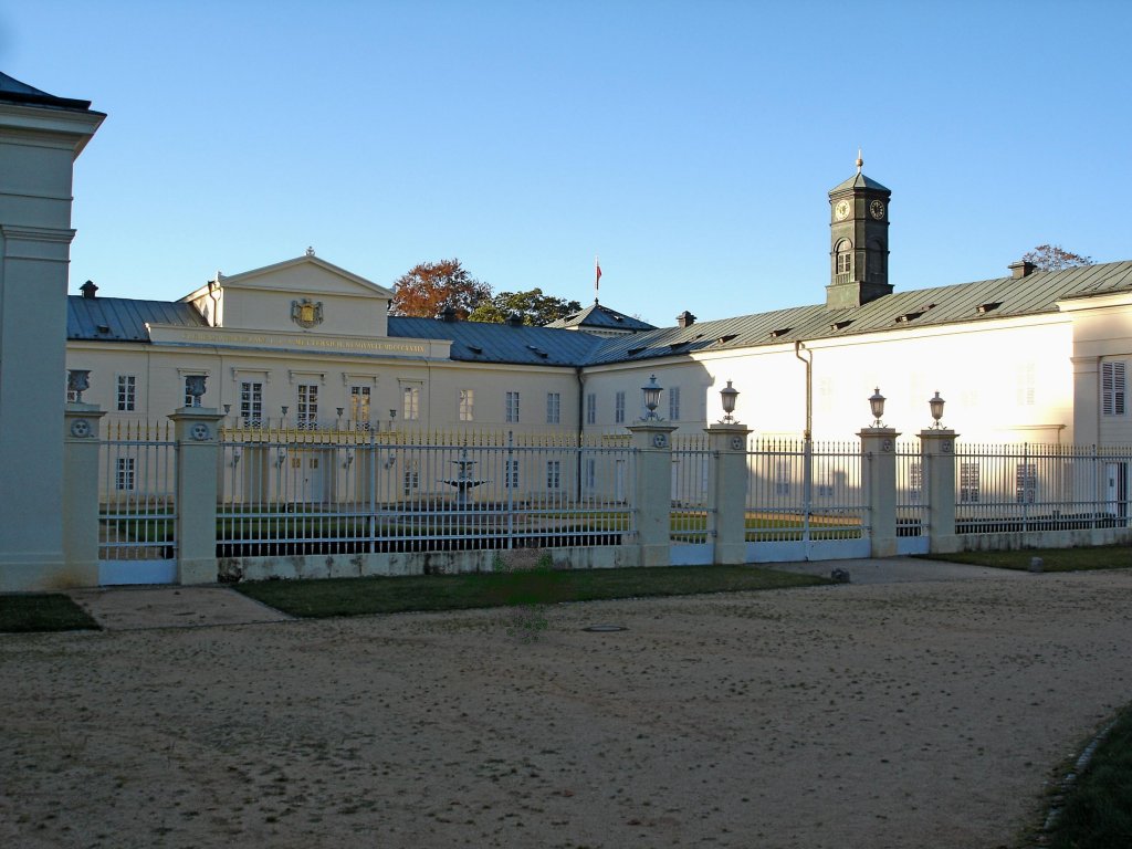 Schlo Knigswart im Egerland, der klassizistische Bau wurde 1821-36 errichtet, April 2007