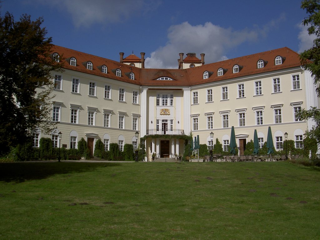 Schloss Lbbenau, erbaut von 1817 bis 1820 durch Carl August Benjamin Siegel, seit 1989 Hotel (20.09.2012)
