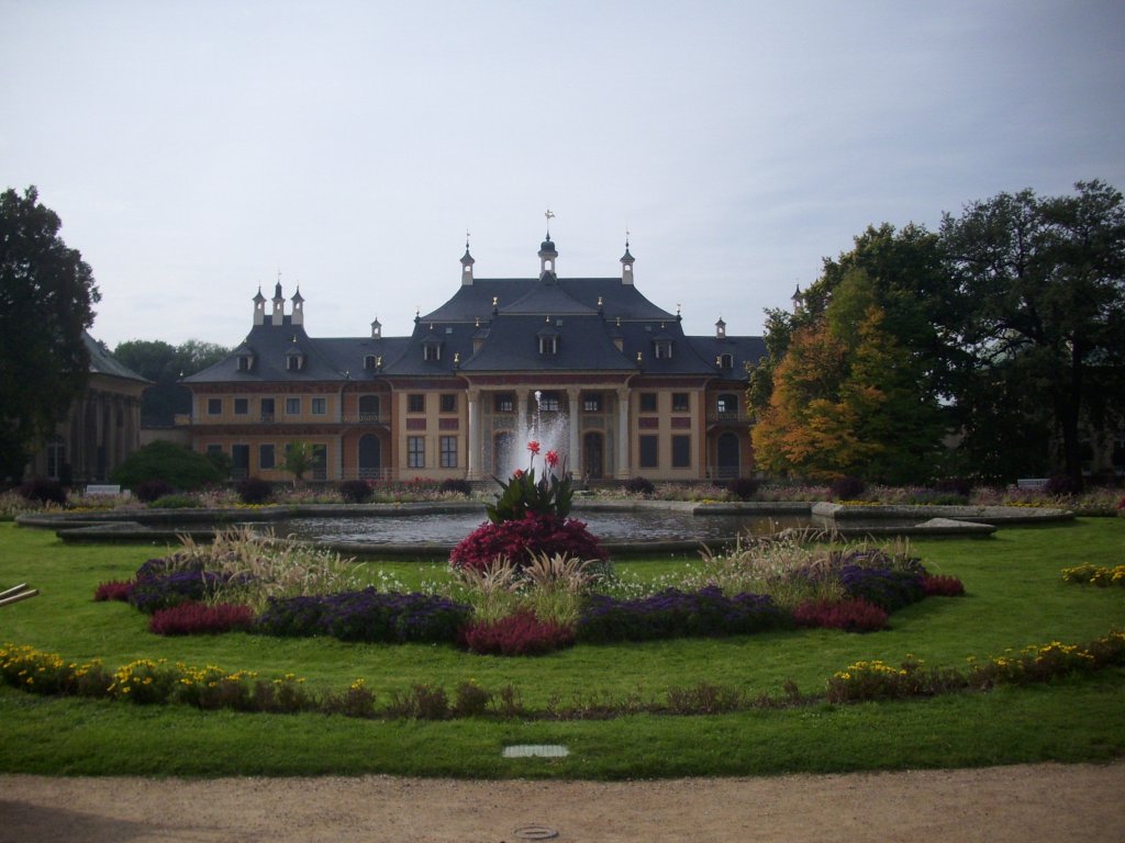Schloss Pillnitz vom Schlossgarten fotografiert am 01.10.2012 
