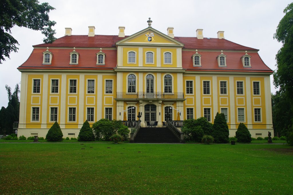 Schloss Rammenau, erbaut von 1721 bis 1731 durch Ernst Ferdinand von Knoch, 
Architekt Johann Christopf Knffel, Kreis Bautzen (22.07.2011)