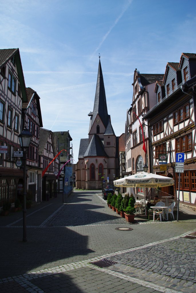 Schotten, gotische Liebfrauenkirche am Marktplatz, erbaut von 1350 bis 1385, Vogelsbergkreis (17.05.2009)