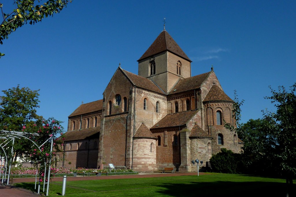 Schwarzach, die Klosterbasilika von 1220-25 erbaut ist die schnste romanische Kirche in Baden, seit 1664 auch Ziel einer Wallfahrt, 1802 wurde das Kloster aufgelst, Sept.2011 
