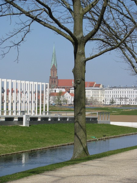 Schwerin; Blick vom ehem. BUGA-Gelnde zur Altstadt und Dom [18.04.2010]
