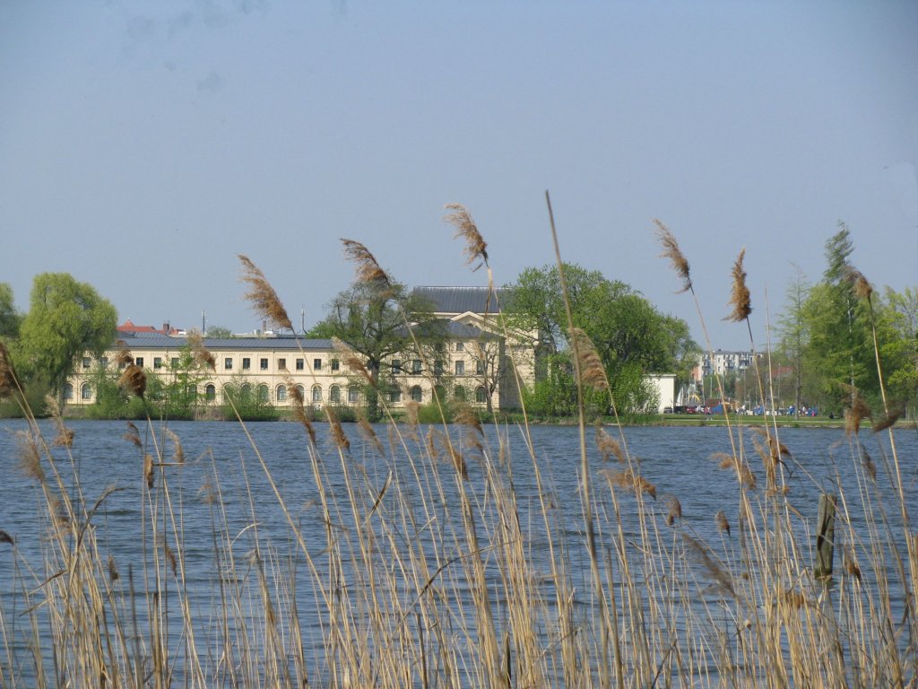 Schwerin; Blick vom Franzosenweg ber den Burgsee zum Marstall [23.04.2011]