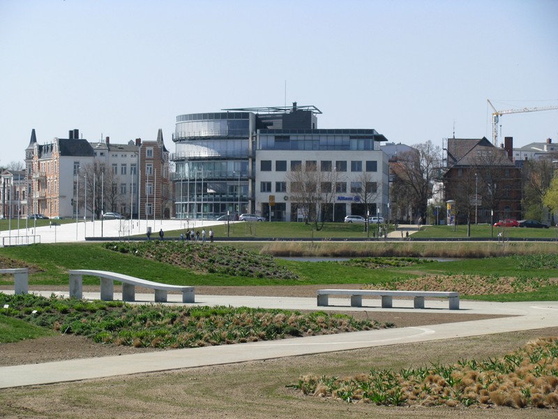 Schwerin; ehemaliges BUGA-Gelnde mit Blick zur Graf-Schack-Allee und dem Allianz-Bau 18.04.2010