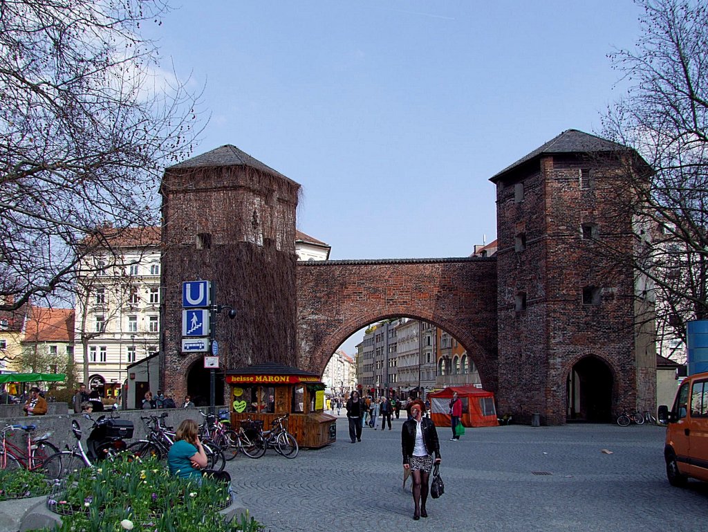 Sendlinger-Tor, ist eines von drei erhalten Stadttoren der historischen Mnchener Altstadt, und zugleich Abtrennung zur Isarvorstadt; 110329