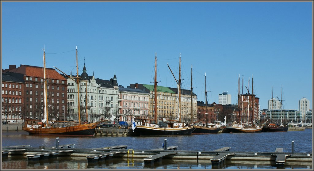 Sicht auf einer der Uferstrassen beim Sdhafen in Helsinki.
(29.04.2012)