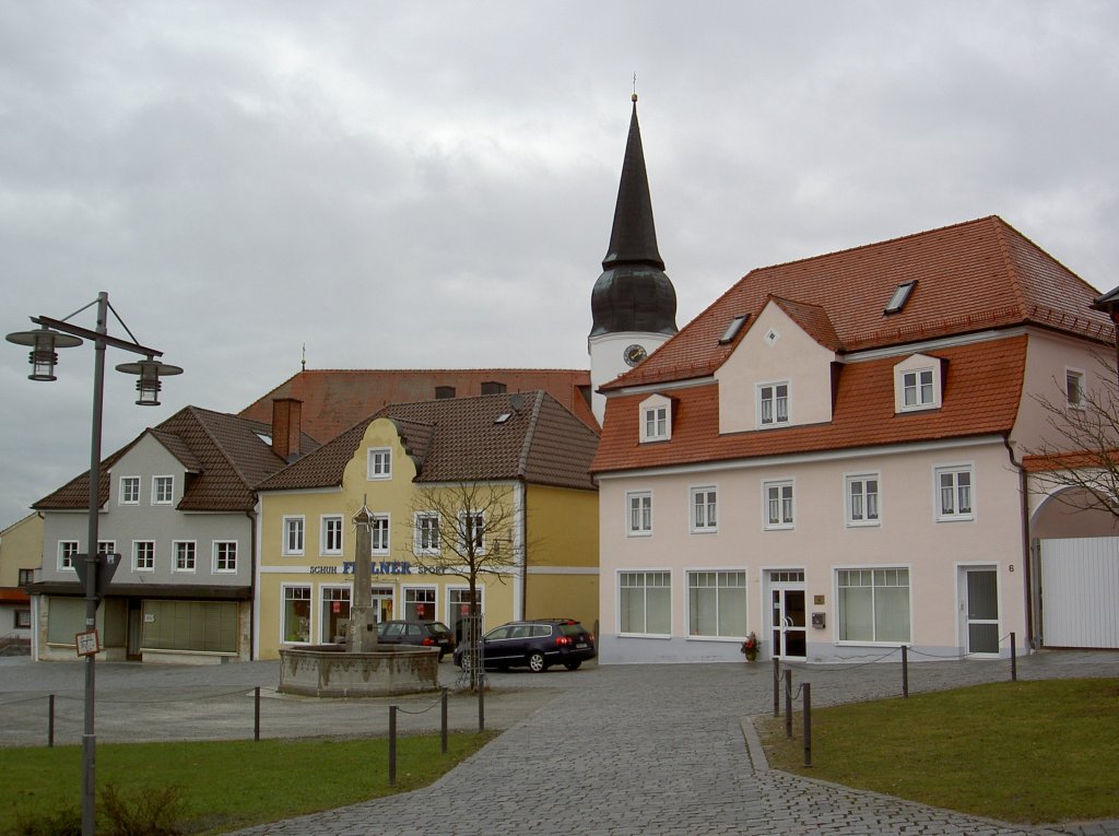 Simbach bei Landau, Marktplatz mit St. Bartholomus Kirche (02.02.2013)