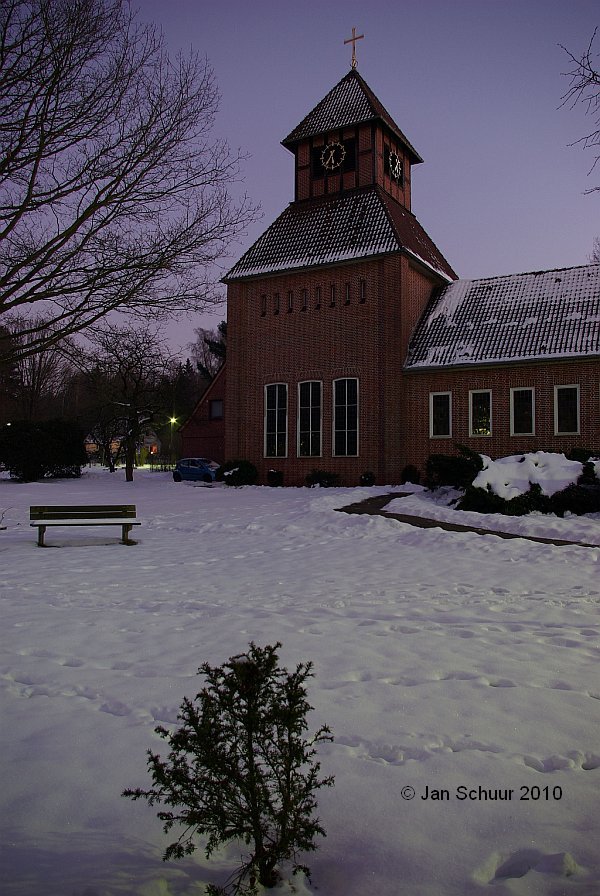 Sprtzer Kirche (Sdansicht) zur Blauen Stunde im Winter 2009/2010
