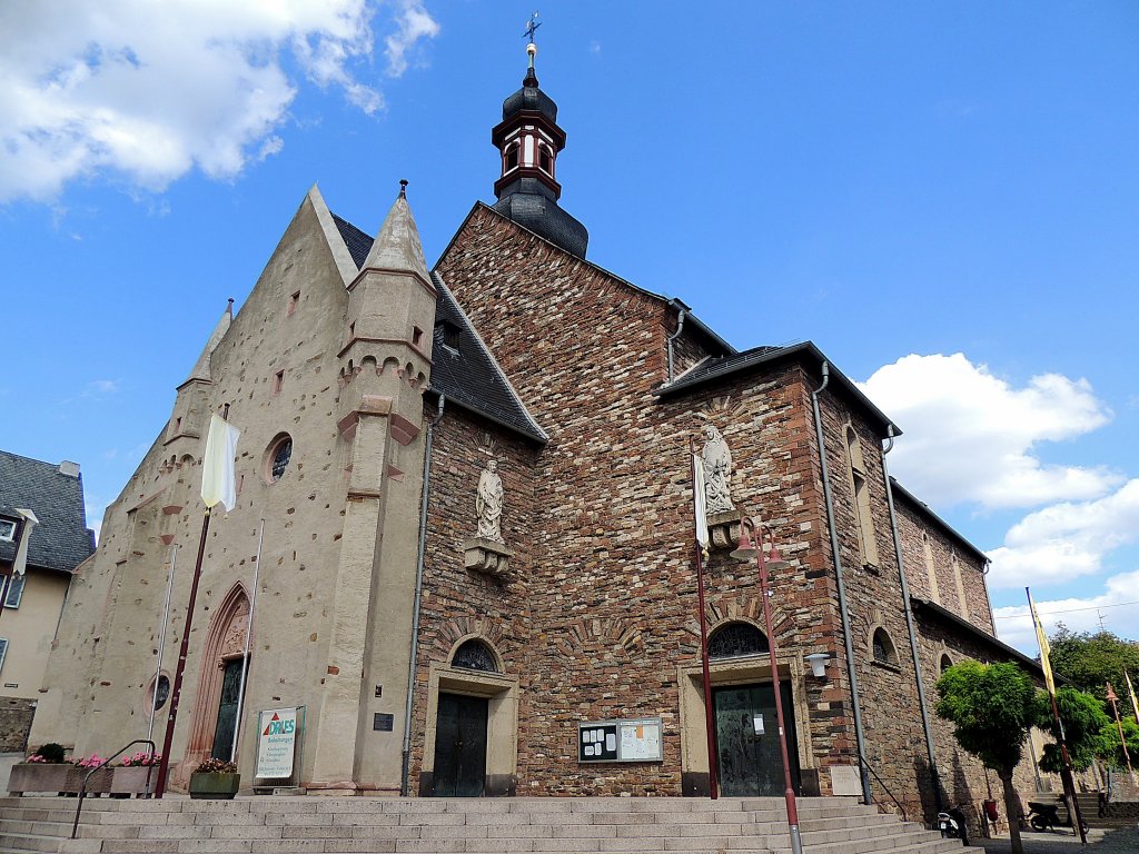St. Jakobuskirche in Rdesheim, entstand im 12. Jahrhundert und wurde Ende 1944 durch einen Bombenangriff weitgehenst zerstrt; 120829