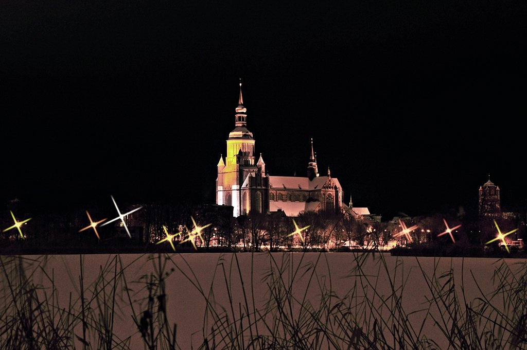 St. Marien Kirche von Stralsund am Abend des 01.01.2010