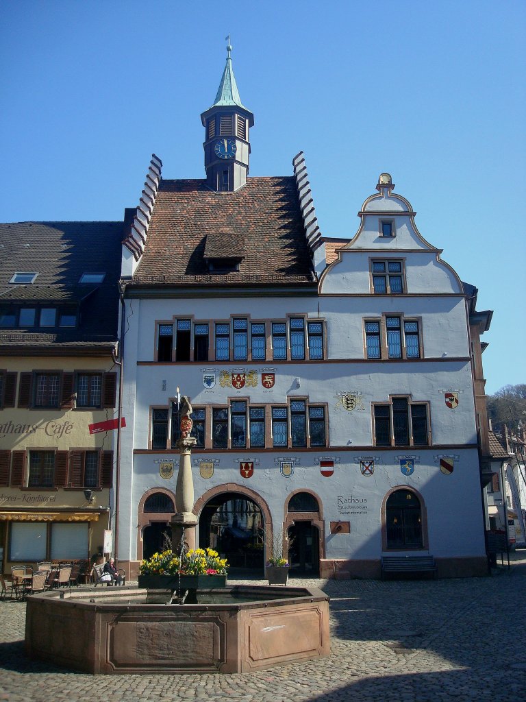 Staufen im Breisgau, das Rathaus, der Ort wurde bereits im Jahre 770 urkundlich erwhnt, Mrz 2011