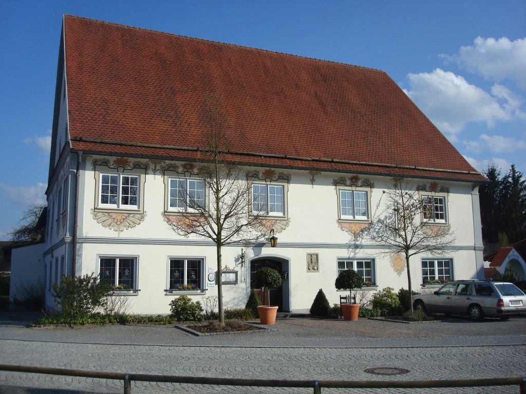 Steinhausen in Oberschwaben,
Gasthaus  Zur Linde  1609 erbaut, gehrt zu den ltesten
Gasthusern in Oberschwaben,
April 2010