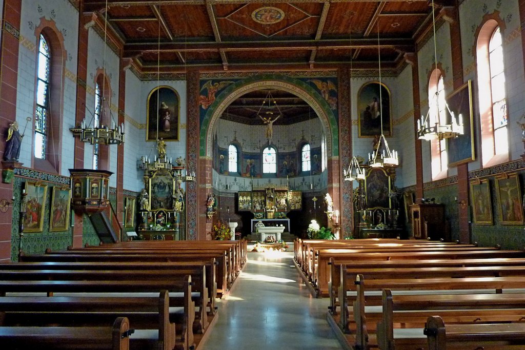 Tunsel, der reich ausgemalte Innenraum der St.Michael-Kirche, die von Carl Philipp Schilling ab 1892 begonnene Malerei ist original erhalten und zhlt zu den herausragenden sakralen Malereien der Region, Okt.2011