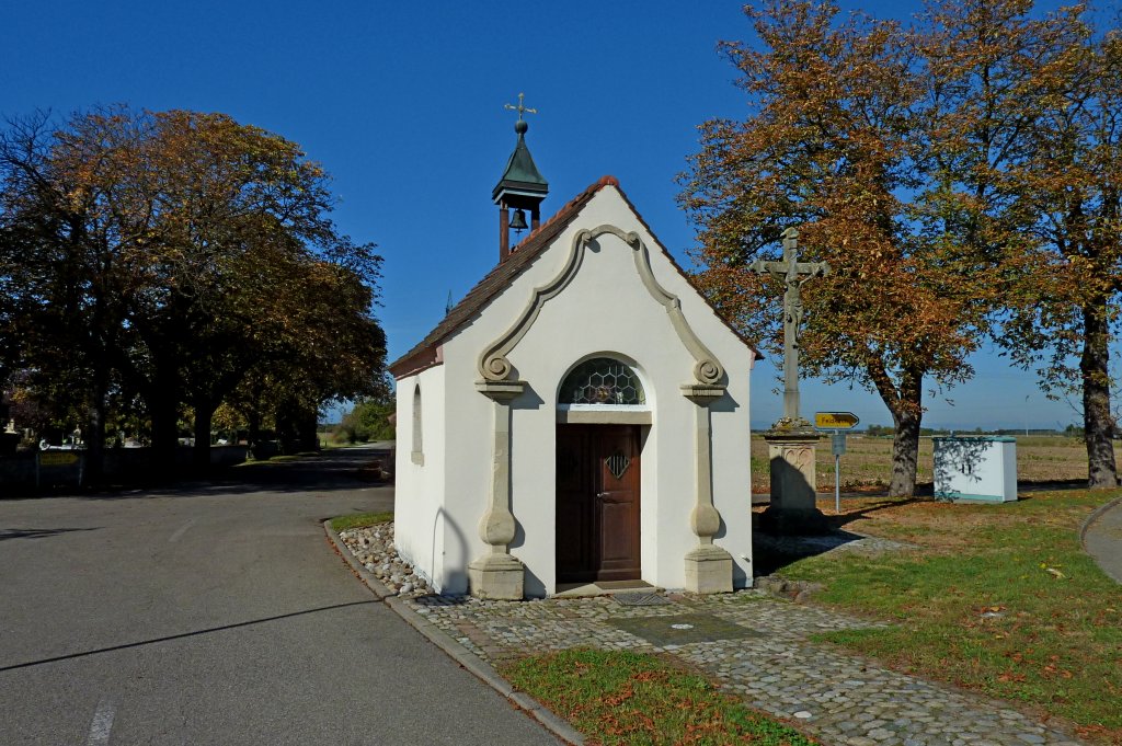 Tunsel in der Rheinebene, die Maria-Hilf-Kapelle vor dem Ort, Okt.2011