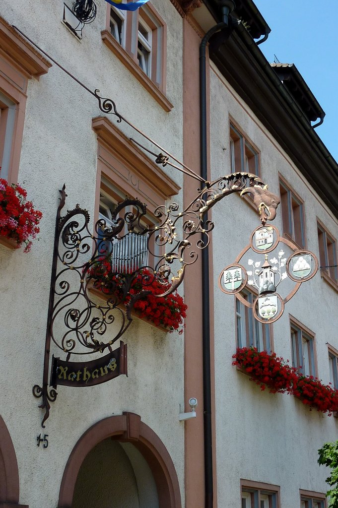 Waldkirch, Wappenschild am Rathaus, Juli 2012