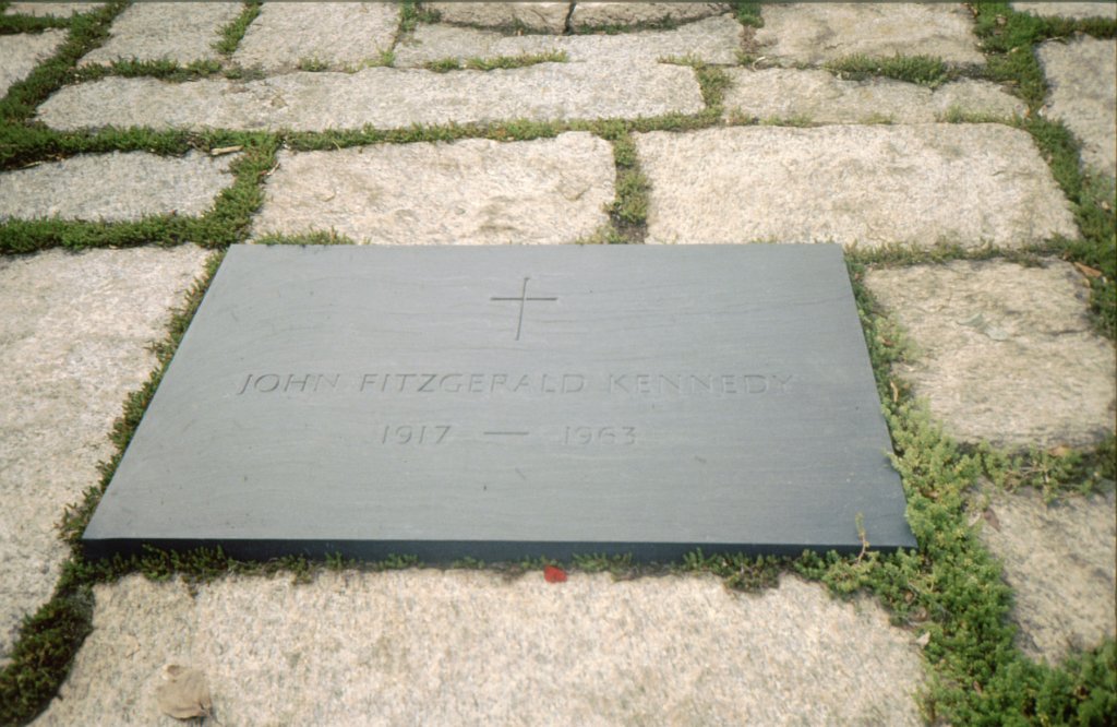 Washington D.C., Arlington Cemetery, J.F.Kennedys Grab (4.11.1990)