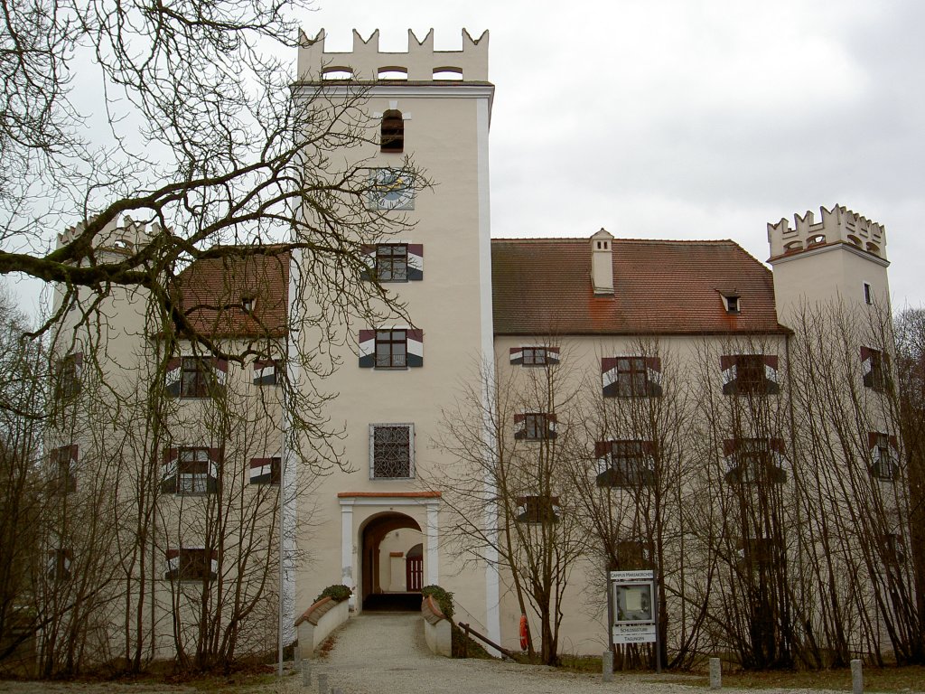 Wasserschloss Mariakirchen, Hofmark 3, Vierflgelanlage mit Torturm, erbaut Mitte des 16. Jahrhundert, heute Tagungszentrum, Kreis Rottal-Inn (02.02.2013)