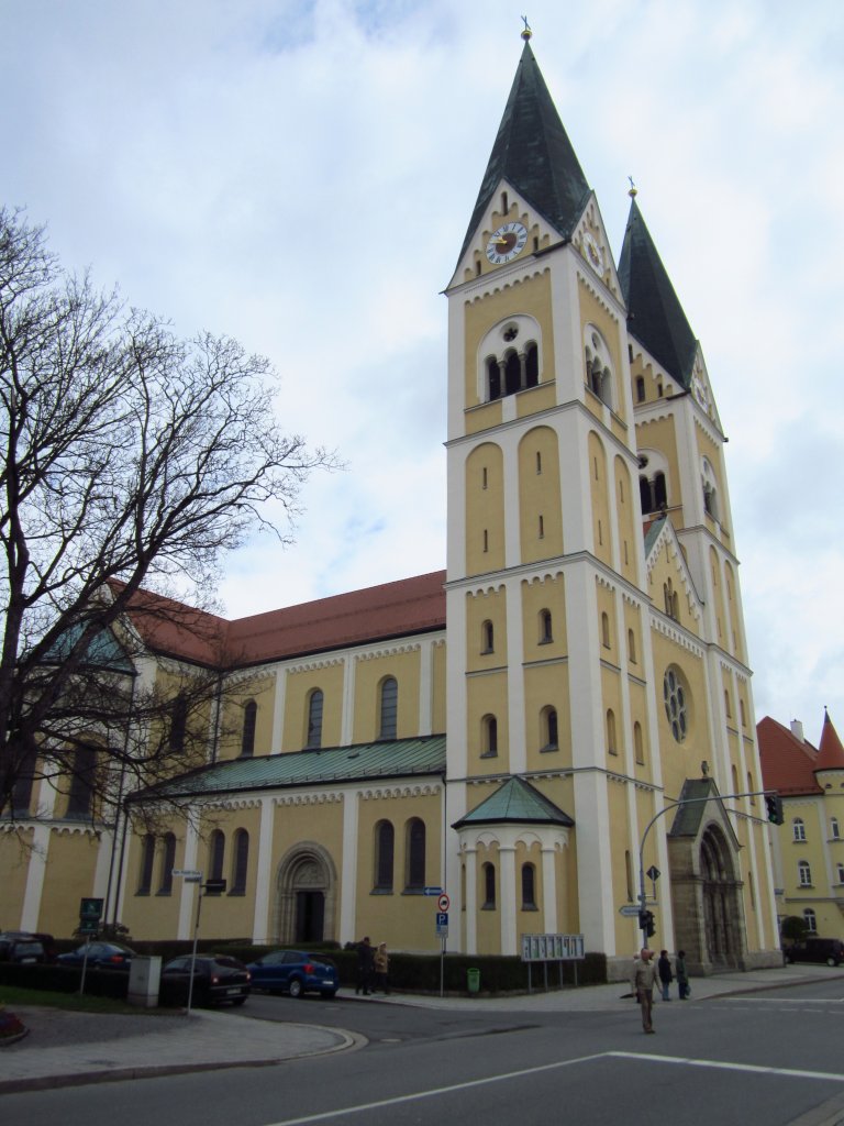 Weiden, St. Josef Kirche, erbaut von 1899 bis 1903, grter Kirchenbau im Bistum 
Regensburg aus nachmittelalterlicher Zeit, Architekt Johann Baptist Schott (22.04.2012)