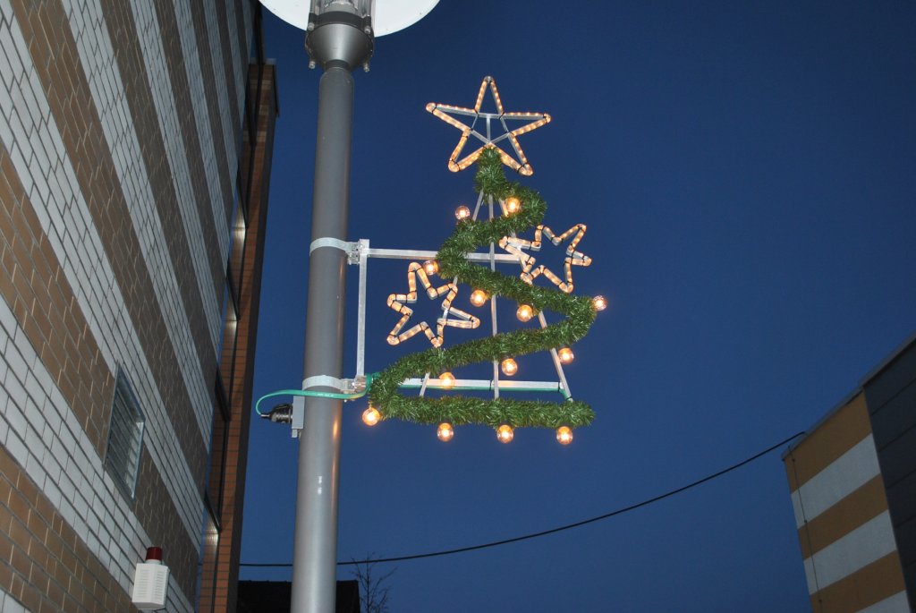 Weihnachtsbeleuchtung in Lehrte, am 24-11-10.